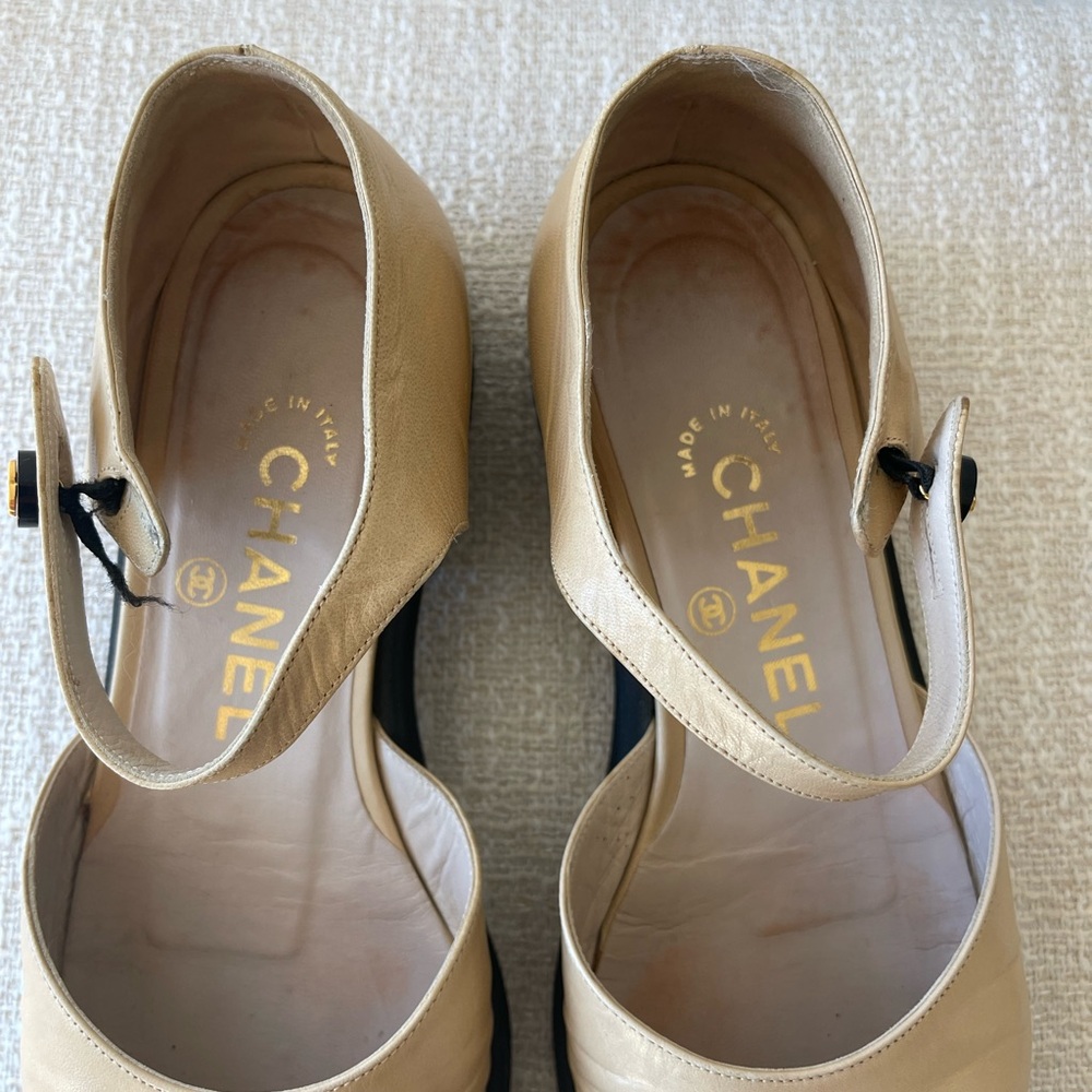 CHANEL Two-Tone Beige and Black Mary Jane Low-Heel Flats - Picture 9 of 12